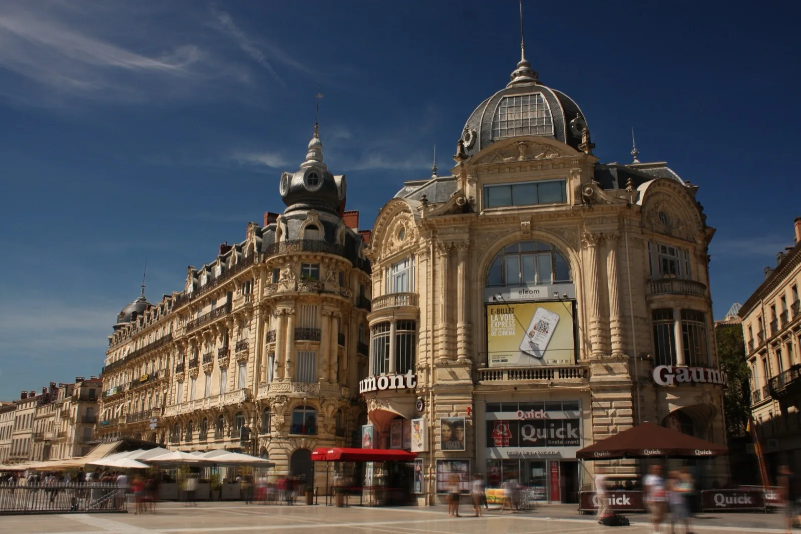 Place de la Comédie and its opera house during a French language stay in Montpellier