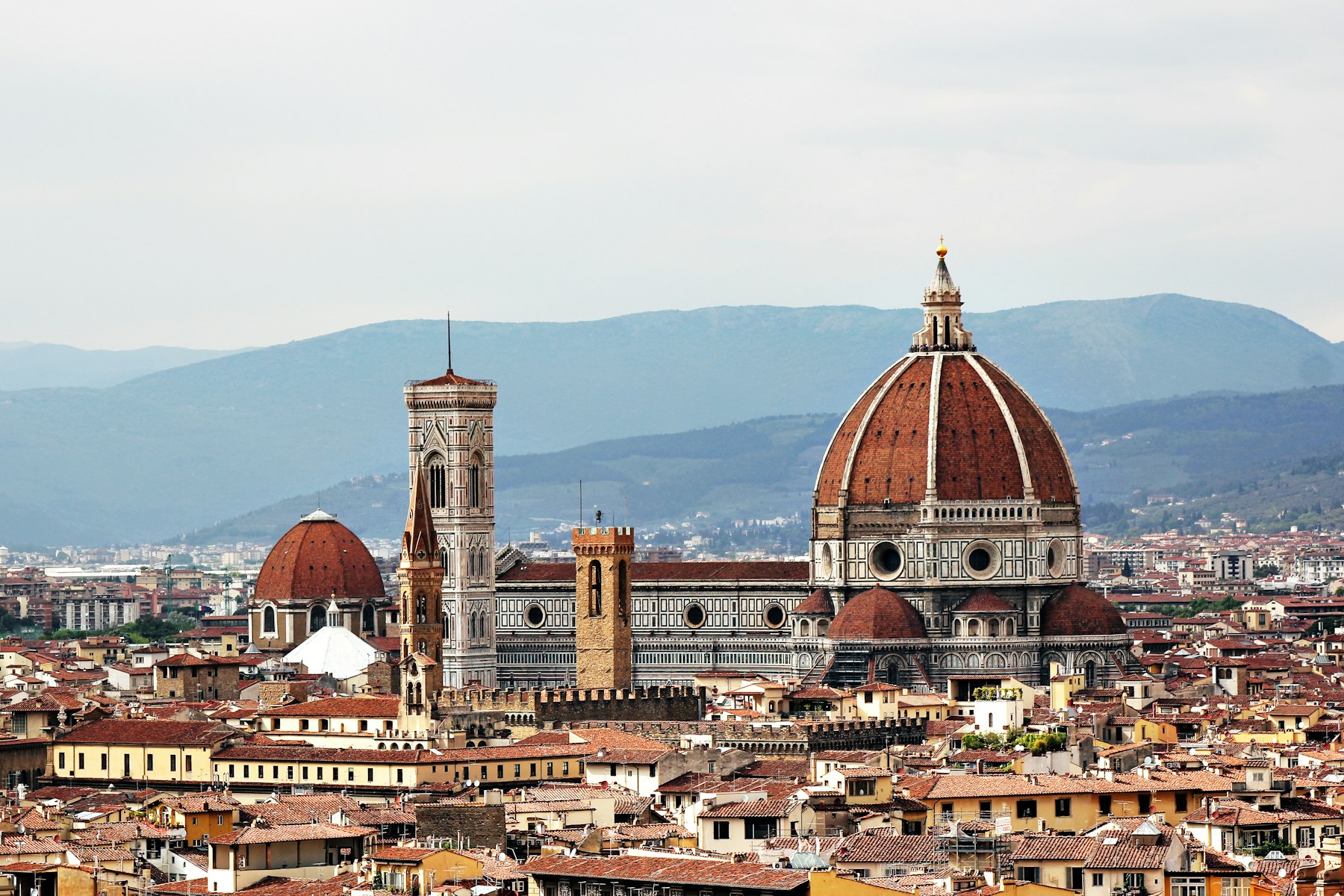 Florence's Duomo and Renaissance architecture on a Tuscany cultural school trip