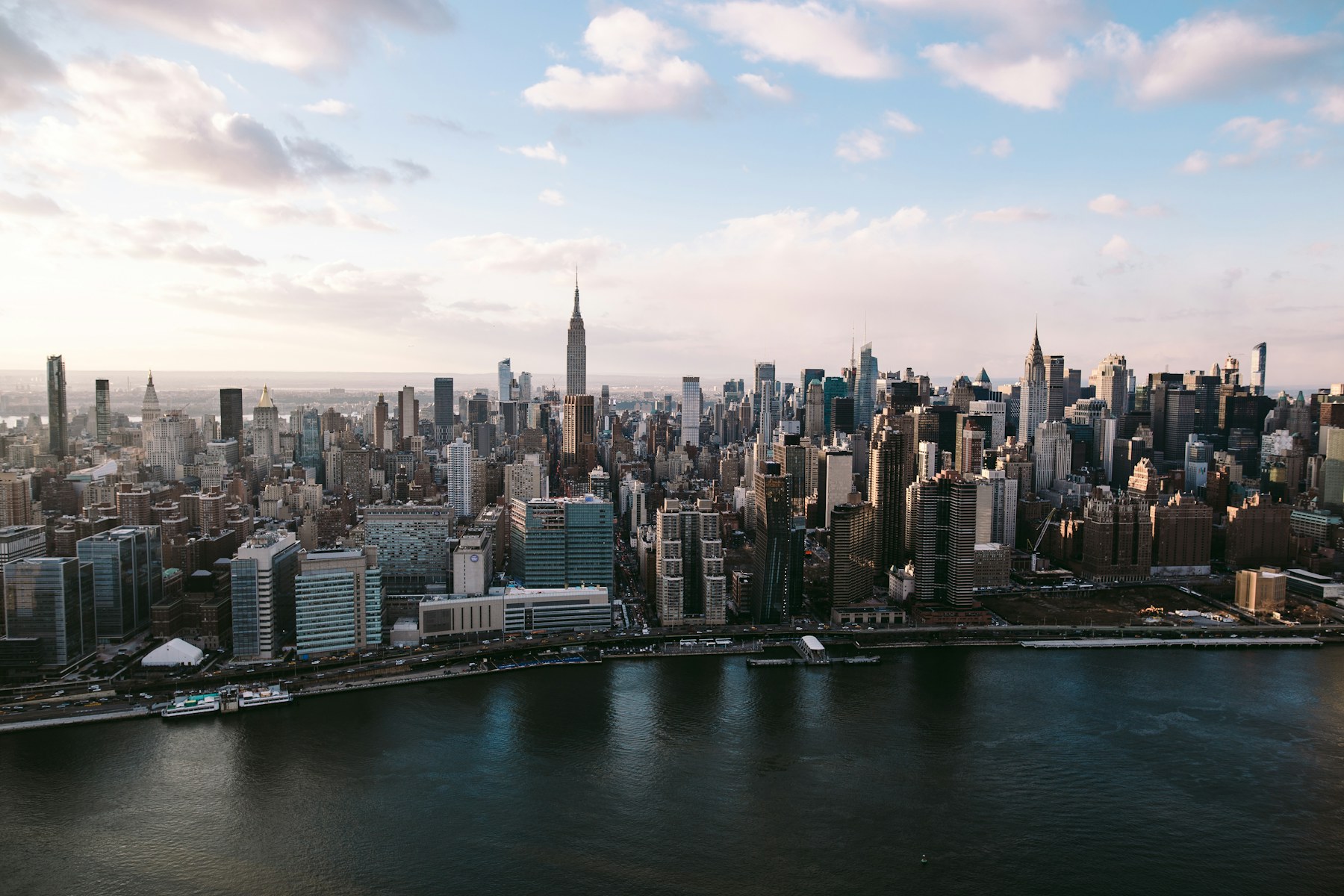 Manhattan skyline seen from the Brooklyn Bridge during a language stay in New York, USA