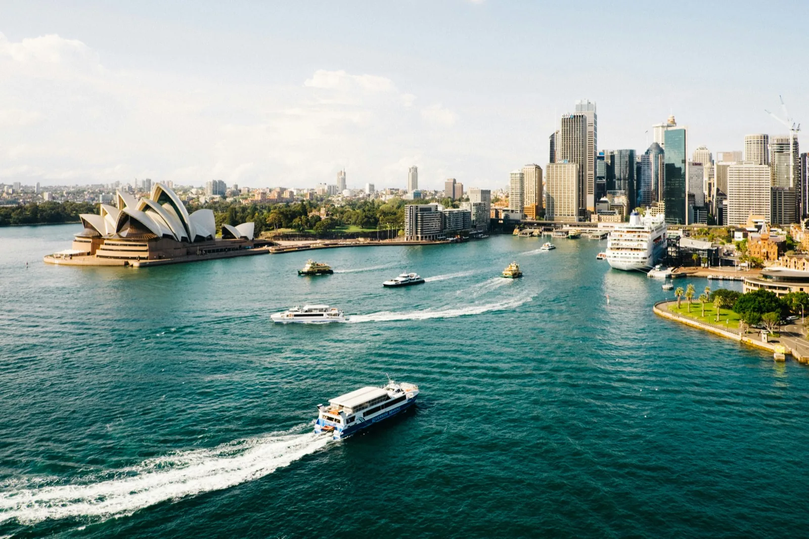Sydney Opera House and Harbour Bridge seen from the water during a language stay in Sydney